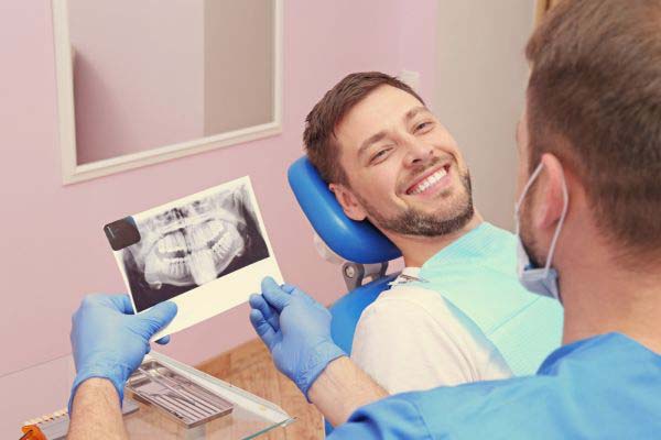 Reasons To Visit A Dental Implant Professional