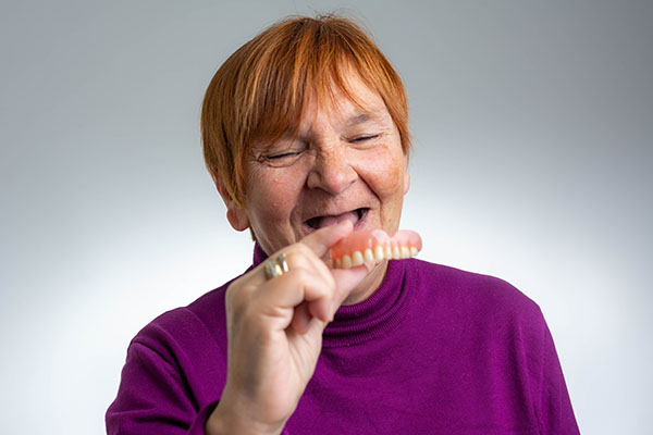 Adjusting To New Dentures: How To Deal With Loose Dentures
